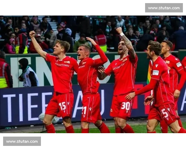 韦拉对阵帕丘卡焦点之战前瞻与胜负走势分析阵容博弈与战术看点